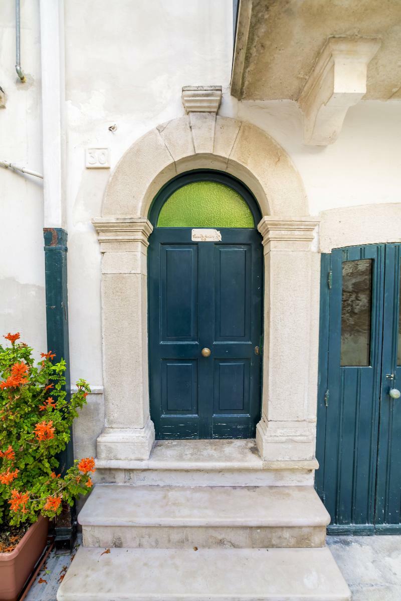 Vico De Amicis 30 Hotel Monopoli Exterior photo